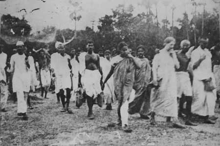 Photograph of Gandhiji with Agatha Harrison at Nischintapur, Cuttack.jpg